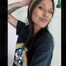 I think Smaug makes a great headband. 💁🏽‍♀️