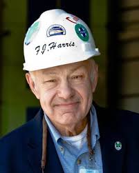 杨明推出最后两艘超大型船