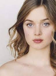 Julianne Dodd's Instagram, Twitter & Facebook