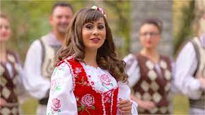 Colaj muzica de petrecere banateana, joc, sprit si voie buna vă rugăm nu copiaţi sau repostaţi videoclipul, dacă vă place. Colaj Muzica Banateana 2017 Cele Mai Bune Selectii Youtube