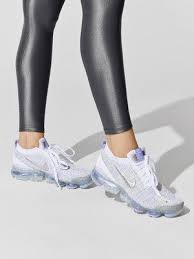 Carbon38 Active Fashion And High Performance Style For Your Day To Day In 2020 Womens Athletic Shoes Nike Flyknit Women Nike Women Outfits