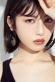 浜辺美波 河北裕介 コフレドールの最旬リップでカッコいい春顔に変身 美的 com 女優メイク ショートのヘアスタイル 韓国のショートヘア