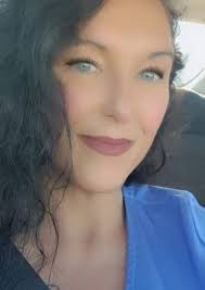 Hello, I'm Elverna and something to know about me is that I wanna eat  healthier.