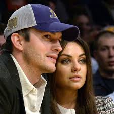 K herectví se dostal v roli michaela kelsa v televizním seriálu zlatá sedmdesátá, který byl vysílán po dobu osmi sezón. Ashton Kutcher Schamt Sich Seiner Vergangenheit Stars
