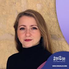 Introducing Elise Ellul, playing Kate in Hall of Frames 😍 Kate is an  extremely shy girl and experiences moments of social anxiety; as a result,  she does not like to be around