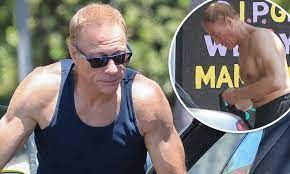 ʒɑ̃ klod kamij fʁɑ̃swa vɑ̃ vaʁɑ̃bɛʁɡ; Jean Claude Van Damme Shows Off His Muscled Physique As He Changes In The Street After Workout Daily Mail Online
