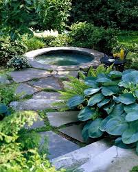 Whirlpool Im Garten Rund Steine Gehweg Ideen Wasserbecken Garten Gartenteich Gartenteich Bilder