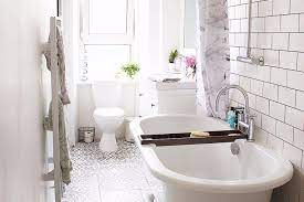 Baca juga, tips membersihkan kamar mandi selama 10 menit! 8 Desain Yang Buat Kamar Mandi Ukuran 1 X 2 Terlihat Luas
