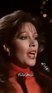 Brindaremos por el: La Canción de Massiel que Celebra el Amor