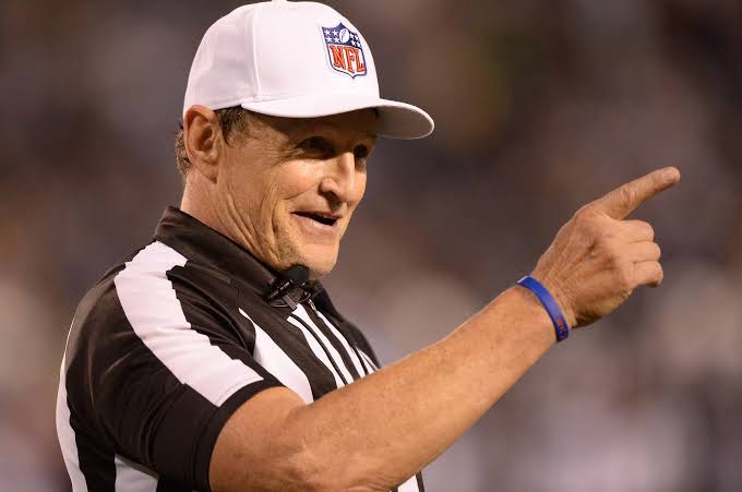 NFL ref Ed Hochuli retires. We'll miss his long explanations and biceps |  SB Nation