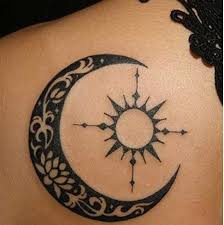Bedeutung von sonne und mond tattoo design. Sun And Moon Tattoo Designs Mit Etwas Gottliches Eingefarbt Werden Damenmode Mit Stil Trendige