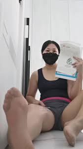 丰满熟女·桃子冰妈妈：儿子背后挑逗调教粉丝，骚性来了，忍不住在背后使劲露出，真是个淫母！ - 91热爆