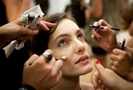 7 Scary Reasons You Shouldn't Be Sharing Your Makeup With Anyone Ever