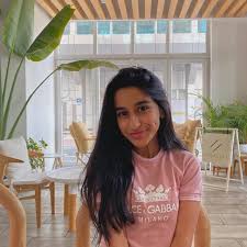 وين كانت اخر سفره لكم Aesthetic Movies Girl Photography Poses Girl Photo Poses