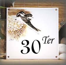 C Est Toujours Un Ravissement De Les Observer Si Vous Etes Charme N Hesitez Pas Choisissez Cette Plaque Peinture Sur Porcelaine Numero De Rue Plaque Emaillee