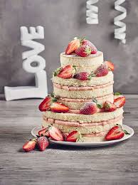 Hochzeitstorte Mit Joghurt Quark Fullung Und Erdbeeren Rezepte Hochzeitstorte Rezept Leckere Torten