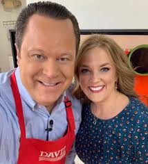 It's Sunday, Foodies, so you know what that means!  https://qvc.co/itkwd89FBdv Tune in this afternoon for 🎉 FOUR big hours of  #ITKWD during our "Now You're Cooking Day" Event, starting at 12pm ET!🎉
