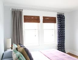 Gorden ruang tamu minimalis atau klasik menggunakan bahan balckout import dengan motif batik dan bunga, model gorden pintu kupu tarung dengan poni smokring. Ikuti 14 Inspirasi Gorden Jendela Minimalis Ini Rumah Bakal Terlihat Lebih Cerah