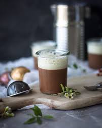 Bonjour Pour Bien Commencer La Journee Je Vous Propose Une Petite Creme Chocolat Et Mousse De Lait Cafe Creme Au Chocolat Mousse De Lait Styliste Culinaire