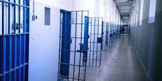 Sorge esattamente sulle rovine dell'antica capua, come attestato dai numerosi. Porta La Droga In Carcere Al Figlio Fermato E Condannato A Santa Maria Capua Vetere