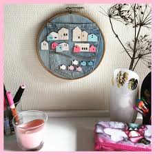 Danach könnten briefe künftig nur noch fünf mal die woche zugestellt werden. Tiny Wood Houses On Hoop Art Wood Houses Stickrahmen Textil Kunst Textilart Unique Gift Ideas Homedecor Wohndeko Ki In 2020 Diy Leder Diy Papier Stickrahmen