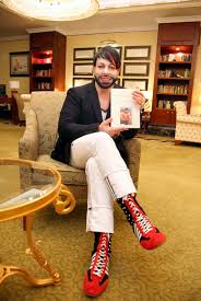 Harald glööckler, dessen bürgerlicher name sein stuttgarter label pompöös verkaufte seine kollektionen teilweise auch über das fernsehen. Prince Of Pompoos Autogrammstunde Mit Star Designer Harald Gloockler Dusseldorf