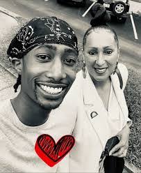 Danielle Epps's Instagram, Twitter & Facebook