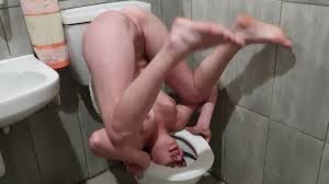 MILF toilet WHORE upside down peeing on herself | head flushing | pee  licking - XNXX.COM