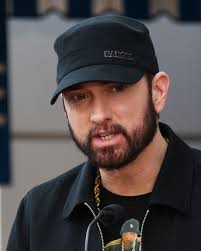 Er inszeniere sich homophob und frauenfeindlich. Eminem Gezwungen Zu Konfrontieren Zu Hause Eindringling Wer Brach In Seiner Villa Detroit Aktuelle Boulevard Nachrichten Und Fotogalerien Zu Stars Sternchen