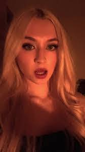 Mandy Comeaux's Instagram, Twitter & Facebook