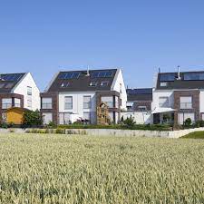Wenn sie ihr haus selbst bewerten möchten, sollten sie zunächst einmal alle befangenheiten ablegen.eigentümer schätzen den wert ihrer immobilie häufig zu hoch ein. Immobilienbewertung Kostenlos Hier Erfahren Sie Was Ihr Haus Wert Ist Stern De