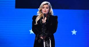 This amazing star, who has her own show, the kelly clarkson show, has lost all of 37 pounds. Kelly Clarkson Shows Off Amazing Weight Loss In New Set Of Gorgeous Pics Meaww