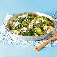 15 minuten überbacken, bis der käse goldbraun wird. Low Carb Gericht Seelachs Gratin Mit Brokkoli Fit For Fun