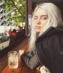 Suzana rana on make a gif. 18 1 Mil Me Gusta 96 Comentarios Billie Eilish Thisiseilish En Instagram A Cutie Billieeilish Billie Billie Eilish Cool Hairstyles