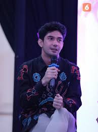 An architect and also a married man was forced to marry a depressed woman in order to save her life. Reza Rahadian Resmi Gabung Di Surga Yang Tak Dirindukan 3 Tapi Bukan Sebagai Dokter Syarief Showbiz Liputan6 Com