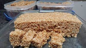 Porter à ébullition et laisser mijoter, en brassant à l'occasion, pendant 6 minutes. Recette De Carres De Rice Krispies Au Sucre A La Creme Recettes Du Quebec