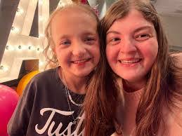 Amber Liggins's Instagram, Twitter & Facebook