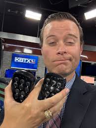Been lookin EVERYWHERE for my stinkin clicker this evening. Missed it since  the end of the 6 o clock show. Had to use the backup all night. Until I  walked up to