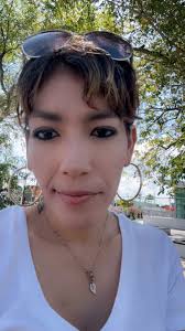 El que con lobos anda aullar aprende