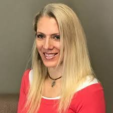 Shelli Hill's Instagram, Twitter & Facebook