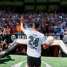 Garay llegó en julio de 2011 al sl benfica procedente del real madrid por 5,5 millones de euros. Ezequiel Garay Garay 24 Twitter