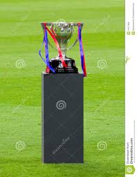 El premio fue nombrado así en honor al famoso jugador del athletic club de bilbao rafael moreno aranzadi, apodado futbolísticamente como «pichichi», que destacó. Trofeo Espanol De La Liga De Futbol Imagen Editorial Imagen De Campeones Personas 19517865