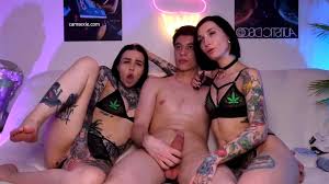 Watch Webcam Dreier mit 2 geilen Gothic Girls - Goth Girl, Gothic Girls, Ffm  Threesome Porn - SpankBang