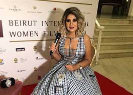 نشرت الإعلامية بوسي شلبي مقطع فيديو على حسابها الخاص عبر حسابها الشخصي على موقع التواصل الاجتماعي فيس بوك حذرت من خلاله من طريق العودة من مدينة. Ø¨ÙˆØ³Ù‰ Ø´Ù„Ø¨ÙŠ ØªØ­ØªÙÙ„ Ø¨Ø¹ÙŠØ¯ Ø§Ù„Ø­Ø¨ Ù…Ù† Ø£Ù…Ø§Ù… Ù‚Ø¨Ø± Ø²ÙˆØ¬Ù‡Ø§ Ù…Ø­Ù…ÙˆØ¯ Ø¹Ø¨Ø¯Ø§Ù„Ø¹Ø²ÙŠØ² Ø¨Ù‚Ø±Ø§Ø¡Ø© Ø§Ù„Ù‚Ø±Ø¢Ù†