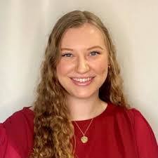 Kelly Graser's Instagram, Twitter & Facebook