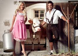 Das vieh auf die alm treiben, von der alm abtreiben. Janine Kunze Und Daniel Aminati Moderieren Die Alm Prosieben Zeigt Das Presseportal
