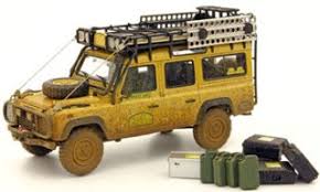 Der landrover 110 kommt in einer sammlerbox. Land Rover Defender 110 Camel Trophy Support Unit Sabah Malaysia 1993 Dirty Ver Yellow Diecast Car Hobbysearch Diecast Car Store