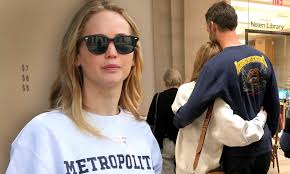 @iijasminnii✨give me more board ideass. Jennifer Lawrence Wraps Her Arm Around Fiance Cooke Maroney During A Loved Up Museum Date At The Met Daily Mail Online