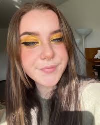 Estella Clark's Instagram, Twitter & Facebook