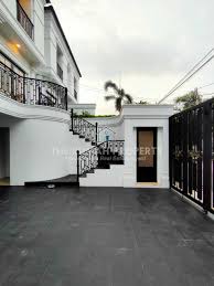 Ekspresif, demikian kesan kita juga memandangi desain rumah ini. Jual Rumah Modern Klasik Di Cipete Jakarta Selatan Private Pool The Rumah Property